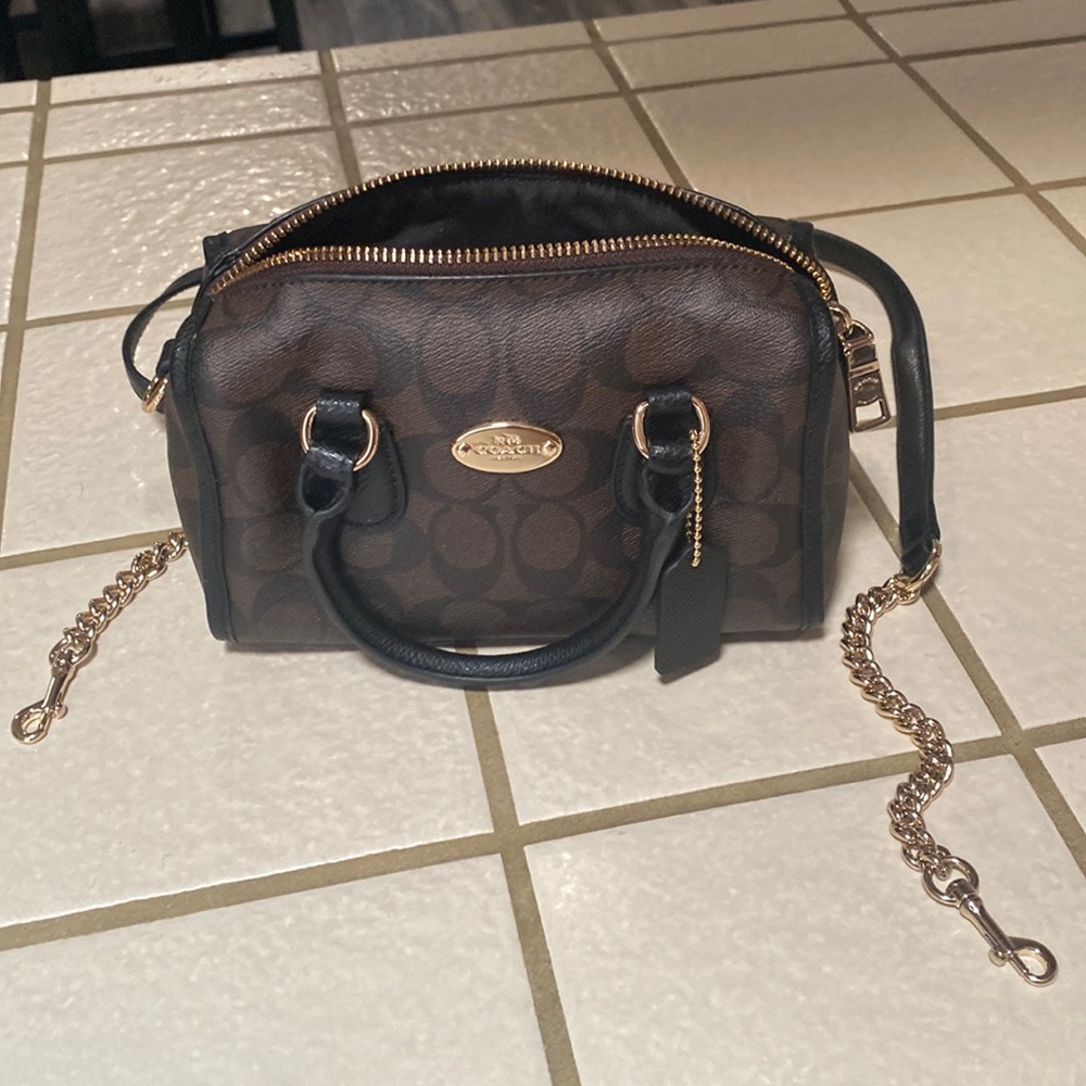 Coach baby Bennett Signature Crossbody